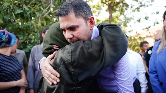 Bakan Kurum Depremzedelerle El Ele: Sındırgı'da Yeni Evlerin Temeli Atıldı
