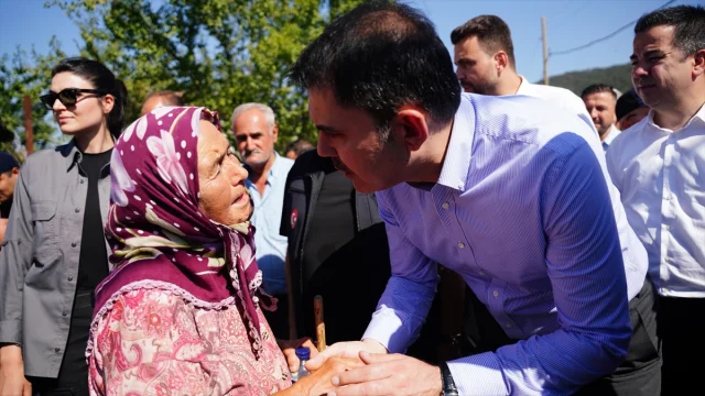 Bakan Kurum Depremzedelerle El Ele: Sındırgı'da Yeni Evlerin Temeli Atıldı