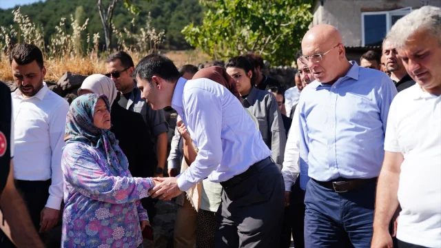 Bakan Kurum Depremzedelerle El Ele: Sındırgı'da Yeni Evlerin Temeli Atıldı