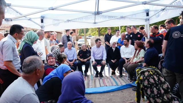 Bakan Kurum Depremzedelerle El Ele: Sındırgı'da Yeni Evlerin Temeli Atıldı