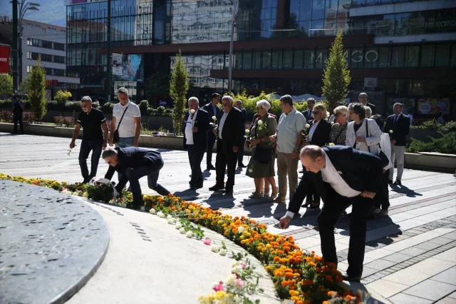 Bosna Hersek'te Beyaz Güvercinler Gazzeli Çocukların Anısına Gökyüzünde