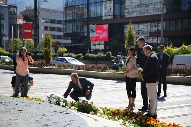 Bosna Hersek'te Beyaz Güvercinler Gazzeli Çocukların Anısına Gökyüzünde