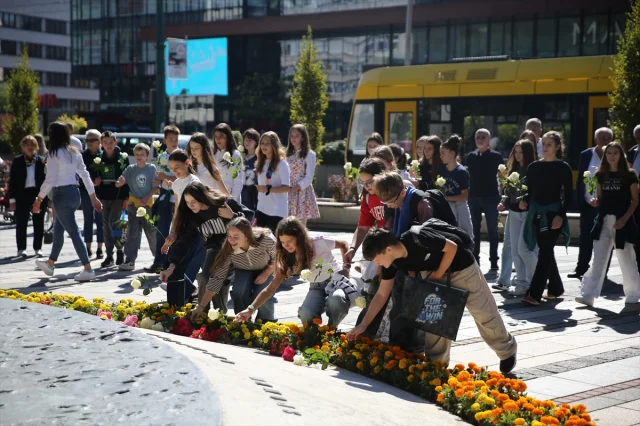 Bosna Hersek'te Beyaz Güvercinler Gazzeli Çocukların Anısına Gökyüzünde