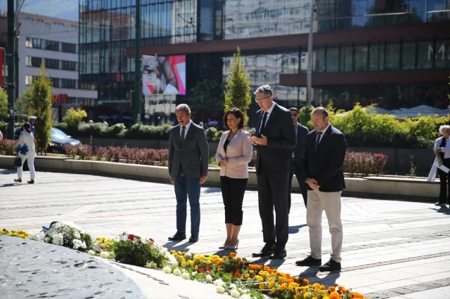 Bosna Hersek'te Beyaz Güvercinler Gazzeli Çocukların Anısına Gökyüzünde