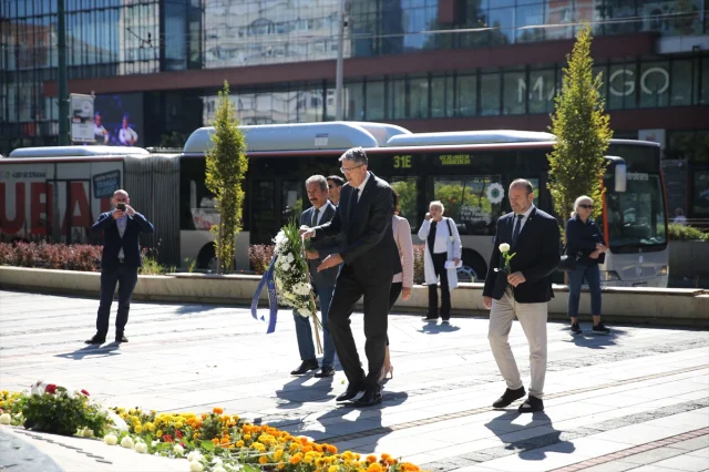 Bosna Hersek'te Beyaz Güvercinler Gazzeli Çocukların Anısına Gökyüzünde