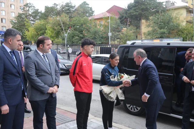 Osman Aşkın Bak, Muş'ta Gençlerle Bir Araya Geldi: "Yaylalar...