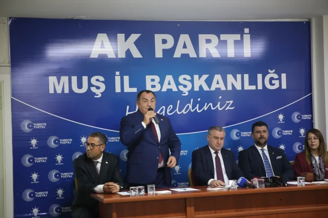 Osman Aşkın Bak, Muş'ta Gençlerle Bir Araya Geldi: "Yaylalarda Roket Değil Raket Sesleri İstiyoruz"