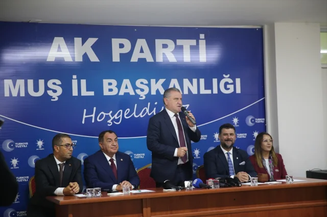 Osman Aşkın Bak, Muş'ta Gençlerle Bir Araya Geldi: "Yaylalarda Roket Değil Raket Sesleri İstiyoruz"