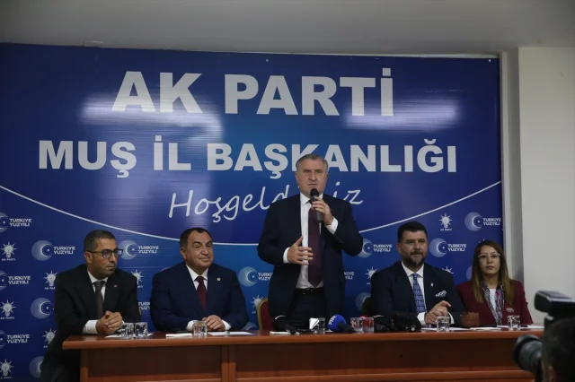 Osman Aşkın Bak, Muş'ta Gençlerle Bir Araya Geldi: "Yaylalarda Roket Değil Raket Sesleri İstiyoruz"