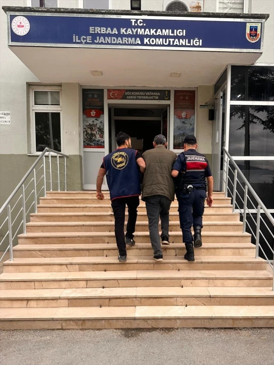 Tokat'ta Sürpriz Operasyon: 17 Yıl Hapis Cezası Bulunan Firari Yakalandı