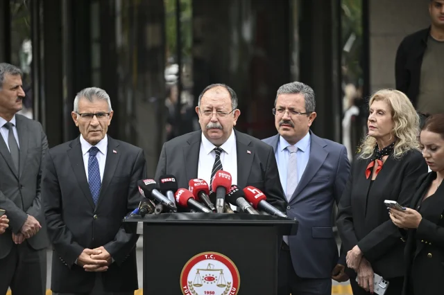 CHP'nin Olağanüstü Kurultayı Neden Tartışma Yaratıyor