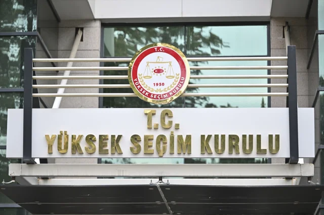 CHP'nin Olağanüstü Kurultayı Neden Tartışma Yaratıyor