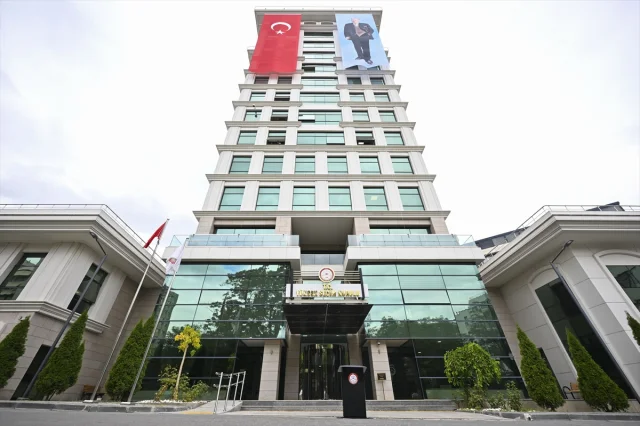 CHP'nin Olağanüstü Kurultayı Neden Tartışma Yaratıyor