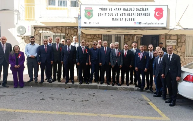 Erkan Akçay Manisa'da Vatandaşlarla Buluştu: Neler Konuşuldu?