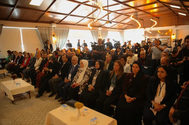 Erzurum'da 'Dijital Çağda Aile' Çalıştayı Yoğun İlgi Gördü