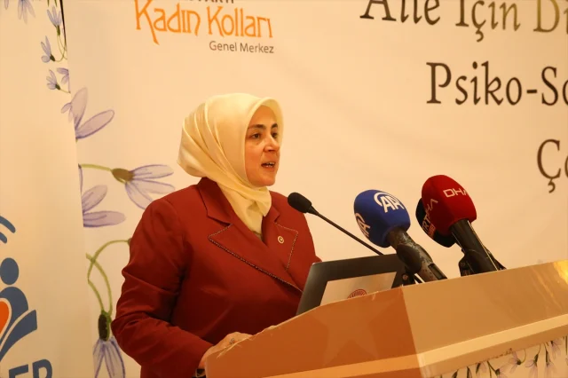 Erzurum'da 'Dijital Çağda Aile' Çalıştayı Yoğun İlgi Gördü