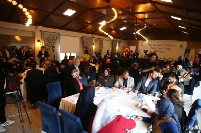 Erzurum'da 'Dijital Çağda Aile' Çalıştayı Yoğun İlgi Gördü