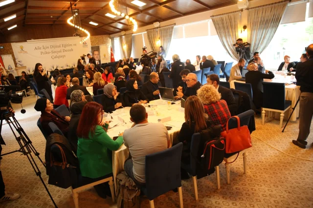 Erzurum'da 'Dijital Çağda Aile' Çalıştayı Yoğun İlgi Gördü