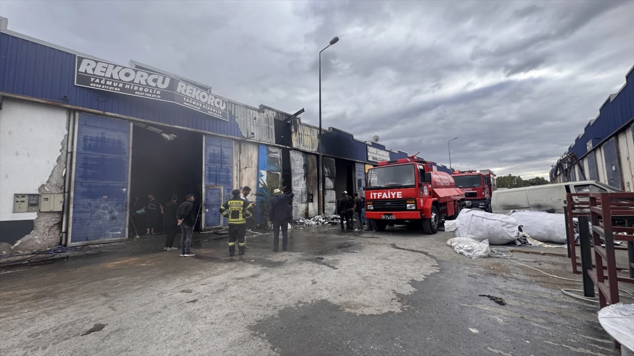 Kayseri'de Yangın Panik Yarattı: Üç İş Yeri Zarar Gördü