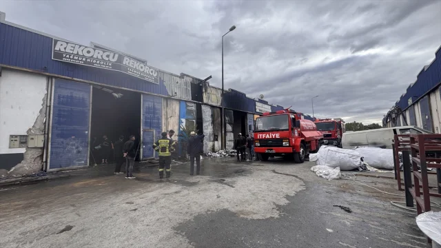 Kayseri'de Yangın Panik Yarattı: Üç İş Yeri Zarar Gördü