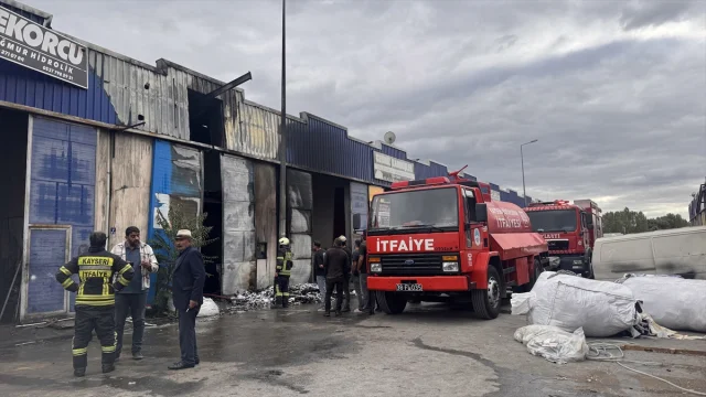 Kayseri'de Yangın Panik Yarattı: Üç İş Yeri Zarar Gördü