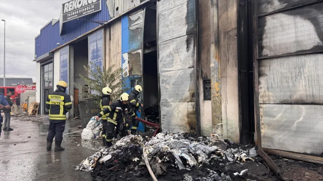 Kayseri'de Yangın Panik Yarattı: Üç İş Yeri Zarar Gördü