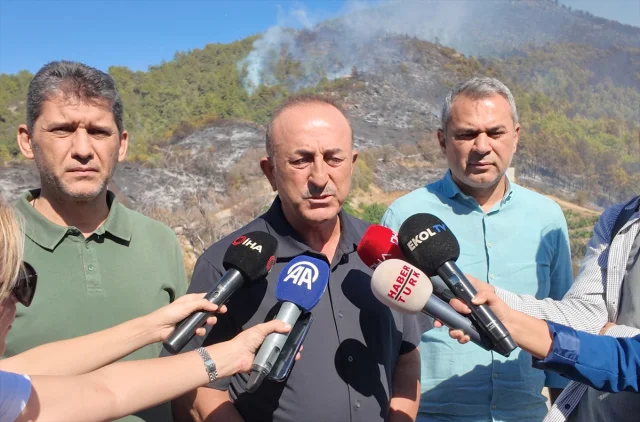 Mevlüt Çavuşoğlu Alanya'daki Yangın Bölgelerini Ziyaret Etti