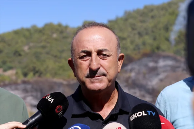 Mevlüt Çavuşoğlu Alanya'daki Yangın Bölgelerini Ziyaret Etti