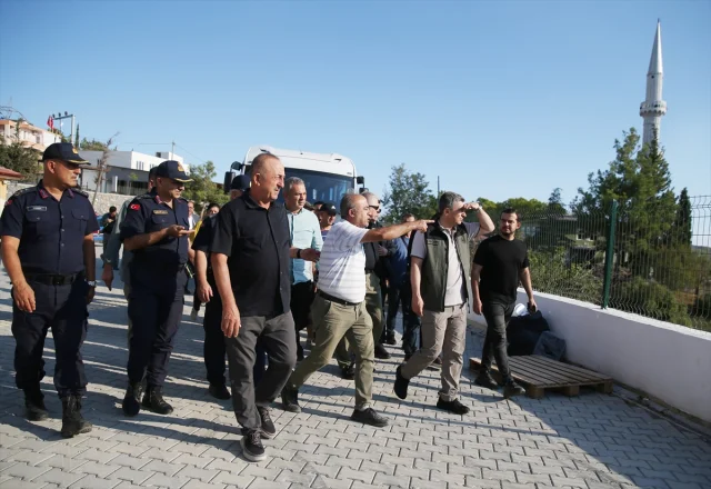 Mevlüt Çavuşoğlu Alanya'daki Yangın Bölgelerini Ziyaret Etti