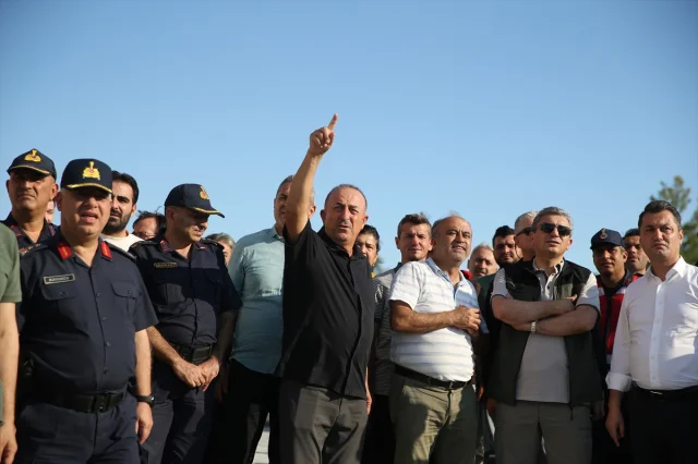 Mevlüt Çavuşoğlu Alanya'daki Yangın Bölgelerini Ziyaret Etti
