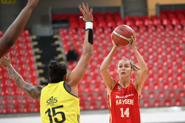 Erciyes Kupası'nda Nefes Kesen Kadınlar Basketbol Karşılaşma...