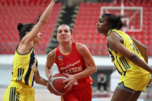 Erciyes Kupası'nda Nefes Kesen Kadınlar Basketbol Karşılaşması