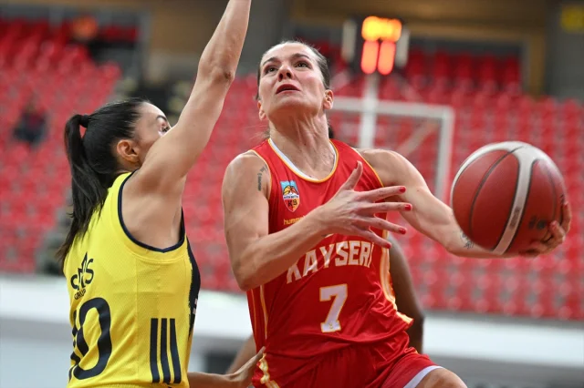 Erciyes Kupası'nda Nefes Kesen Kadınlar Basketbol Karşılaşması