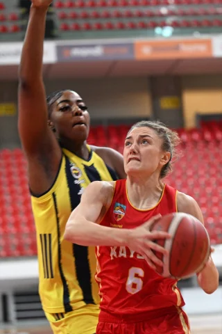 Erciyes Kupası'nda Nefes Kesen Kadınlar Basketbol Karşılaşması