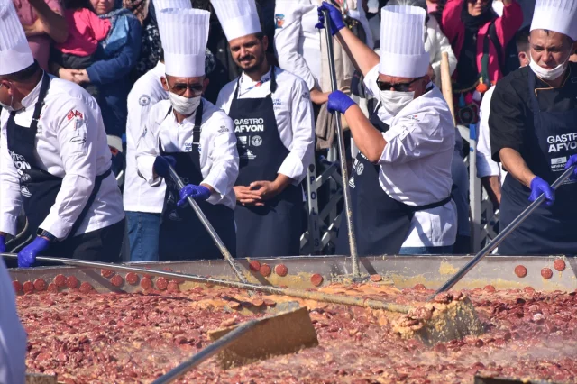 Gastro Afyon Festivali Başladı: Dev Lezzetler ve Rekorlar Bir Arada