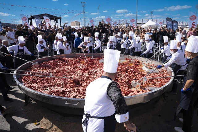 Gastro Afyon Festivali Başladı: Dev Lezzetler ve Rekorlar Bir Arada
