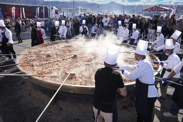 Gastro Afyon Festivali Başladı: Dev Lezzetler ve Rekorlar Bir Arada