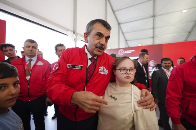 TEKNOFEST’te Hayalleri Gerçekleştiren Anlar: Milli Eğitim Bakanı Yusuf Tekin'in Öğrencilerle Buluşma...