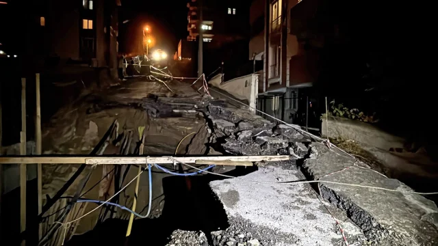 Karabük'te Şaşırtan Olay: İnşaat Yakınında Yol Çöktü