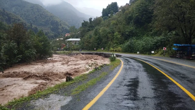 Artvin'deki Sağanak Yağışlar Krize Yol Açtı