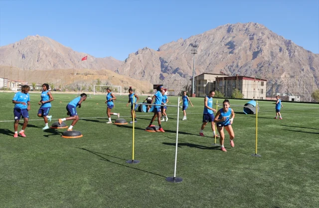 Hakkari Türk Kadın Futbolunu Sarsacak Müjdeyi Açıkladı