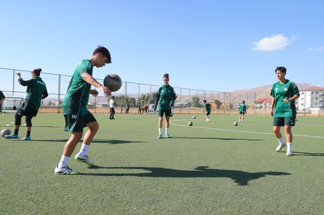 Hakkari Türk Kadın Futbolunu Sarsacak Müjdeyi Açıkladı