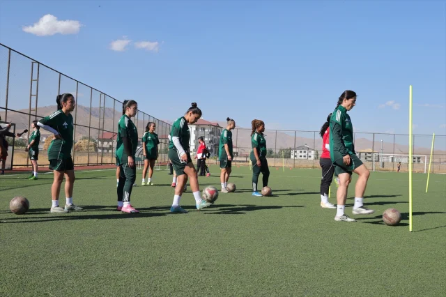 Hakkari Türk Kadın Futbolunu Sarsacak Müjdeyi Açıkladı