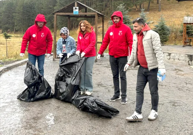 Iğdır ve Kars'ın Ormanlarında Çöp Avı Gençlerle Renklendi