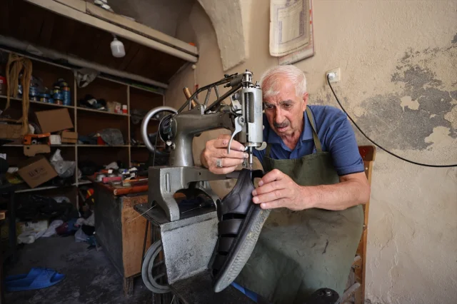 Mardinli Usta 5 Metrekarede Yarım Asırdır Ayakkabı Yapıyor