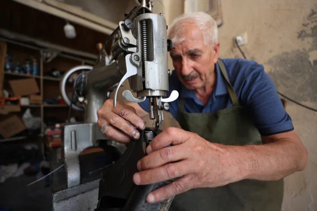Mardinli Usta 5 Metrekarede Yarım Asırdır Ayakkabı Yapıyor