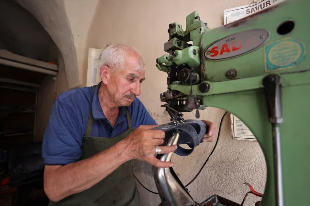 Mardinli Usta 5 Metrekarede Yarım Asırdır Ayakkabı Yapıyor