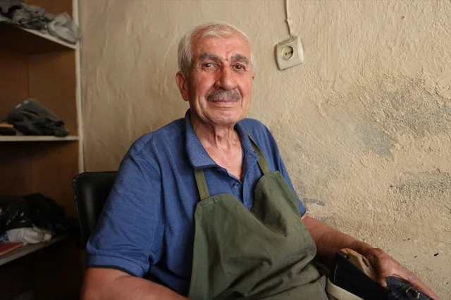 Mardinli Usta 5 Metrekarede Yarım Asırdır Ayakkabı Yapıyor