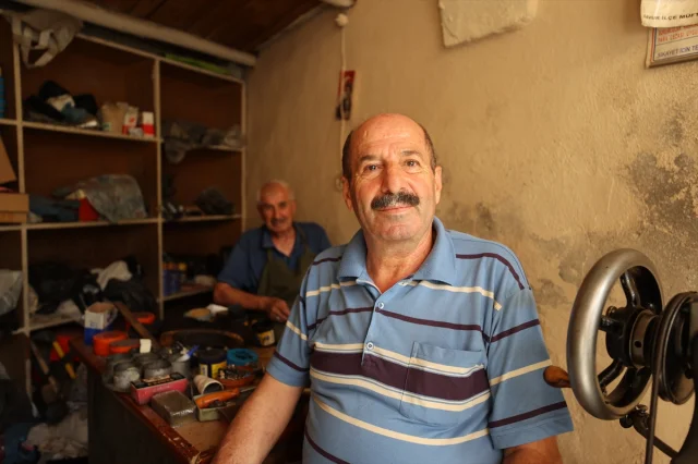 Mardinli Usta 5 Metrekarede Yarım Asırdır Ayakkabı Yapıyor