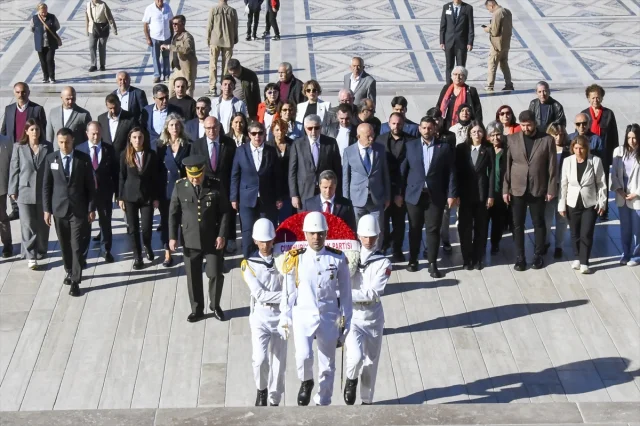 CHP Kurultayı Öncesi Anıtkabir'de Duygusal Anlar